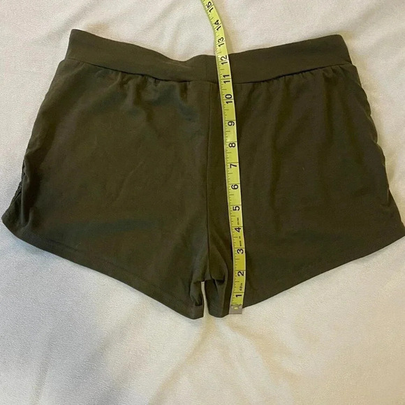 No Boundaries Olive Green Lace Front Beaded Drawstring Shorts Women's Size Small - Picture 3 of 5